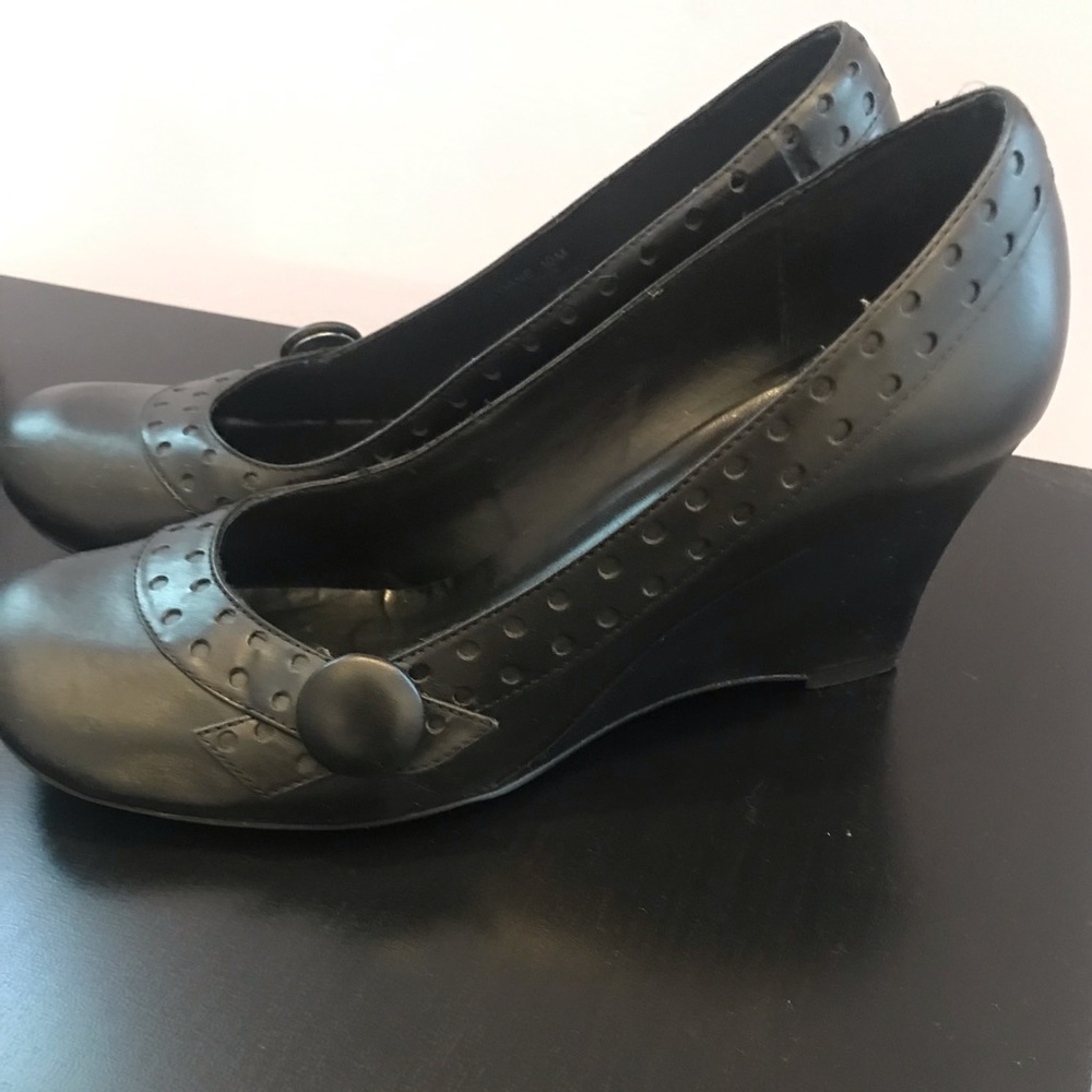 Black wedges! Easy everyday shoes.